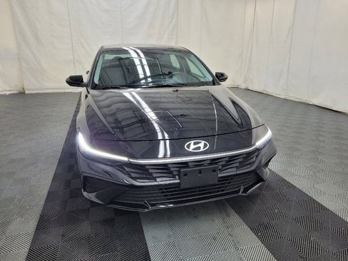 Used 2024 Hyundai Elantra SE FWD image 14