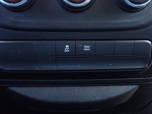 Used 2019 RAM 1500 Classic SLT AWD/4WD image 18