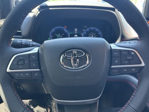 Certified 2025 Toyota Sienna XSE w/ XSE Premium Package AWD/4WD image 27