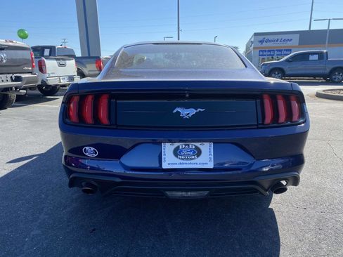 Used 2018 Ford Mustang Coupe RWD image 6