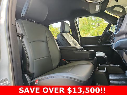 Used 2024 RAM 2500 Tradesman w/ Chrome Appearance Group image 10