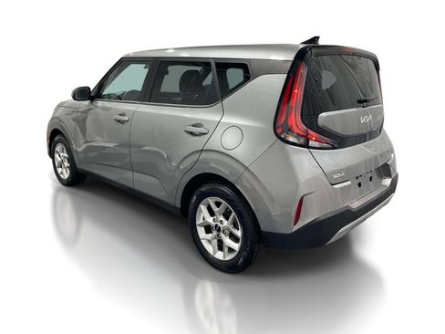 Used 2025 Kia Soul LX w/ LX Technology Package FWD image 2