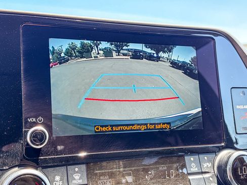 Used 2023 Toyota Highlander L FWD image 24