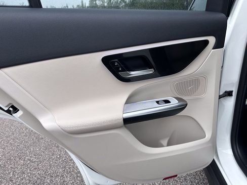 Used 2025 Mercedes-Benz GLC 300 GLC 300 image 28