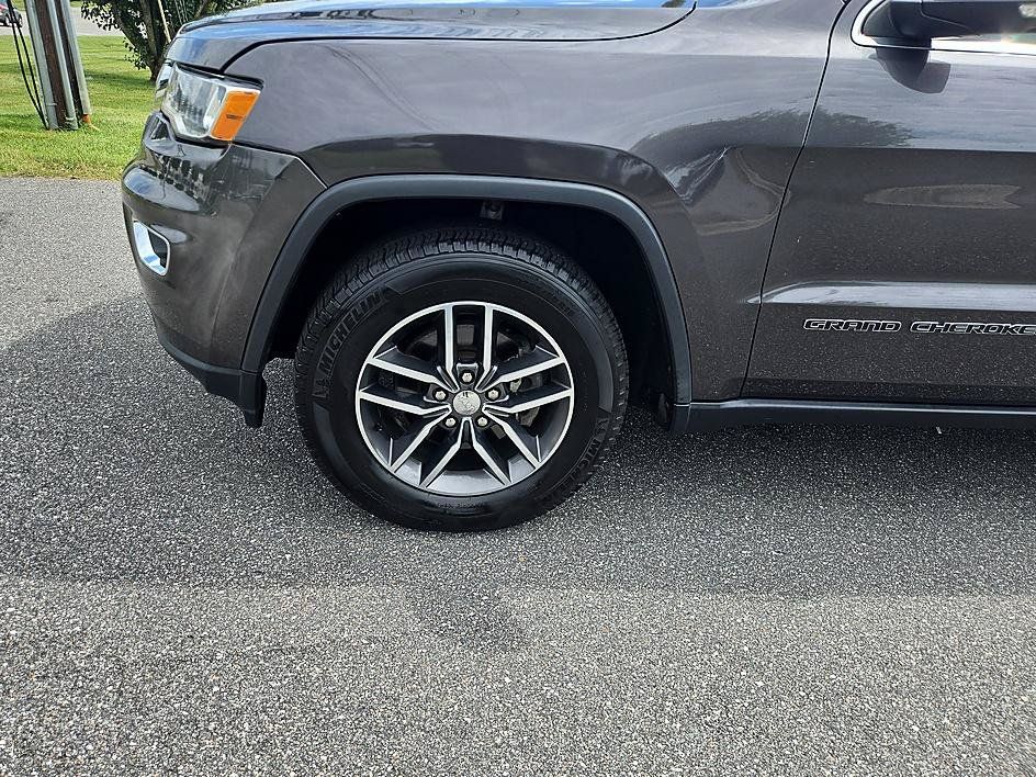 Used 2017 Jeep Grand Cherokee Limited AWD/4WD image 2