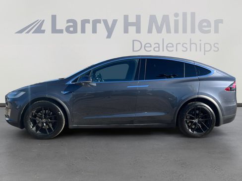 Used 2016 Tesla Model X image 2
