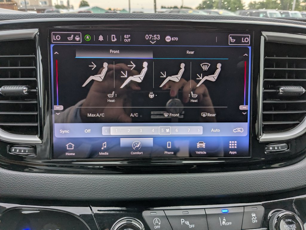 Used 2024 Chrysler Pacifica Touring-L FWD image 29