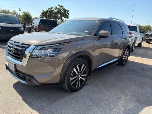 Used 2023 Nissan Pathfinder Platinum w/ Cargo Package FWD image 2