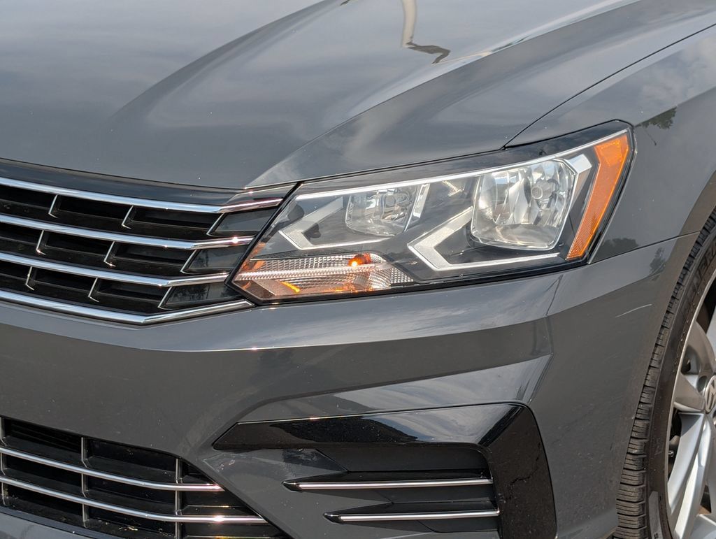 Used 2017 Volkswagen Passat 1.8T R-Line FWD image 10
