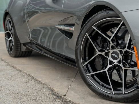New 2025 Aston Martin Vanquish image 2