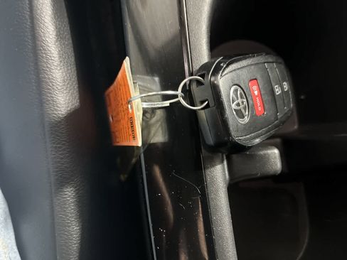 Used 2025 Toyota Corolla Cross XLE image 24