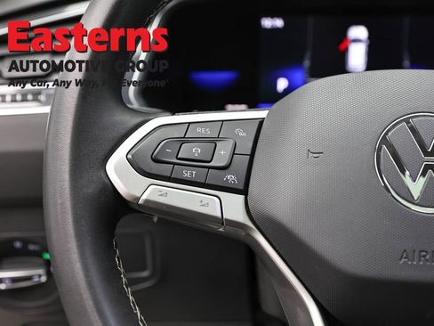 Used 2022 Volkswagen Tiguan SE w/ Panoramic Sunroof Package image 15