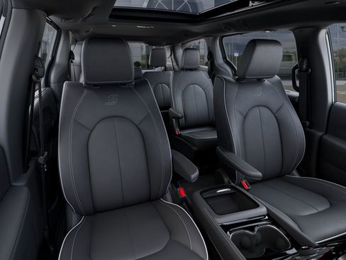 New 2026 Chrysler Pacifica Limited FWD image 16