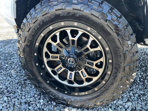 Used 2019 Toyota Tacoma TRD Sport AWD/4WD image 19