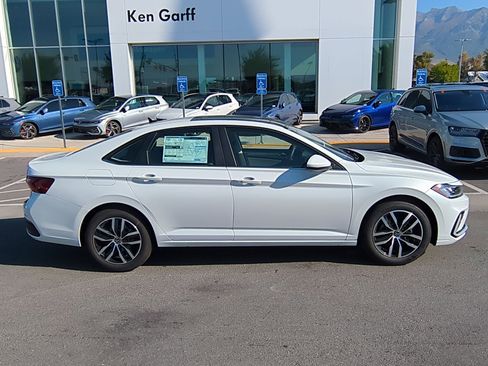 New 2025 Volkswagen Jetta SE image 2