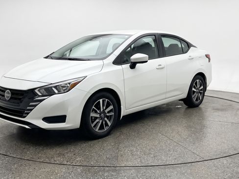 Used 2025 Nissan Versa SV FWD image 3