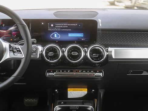 New 2026 Mercedes-Benz GLB 250 4MATIC image 11