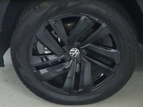 Used 2023 Volkswagen Atlas Cross Sport SE w/ Black Wheel Package image 38