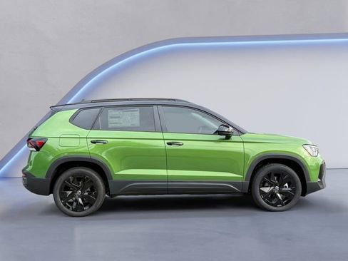 New 2026 Volkswagen Taos SE image 4
