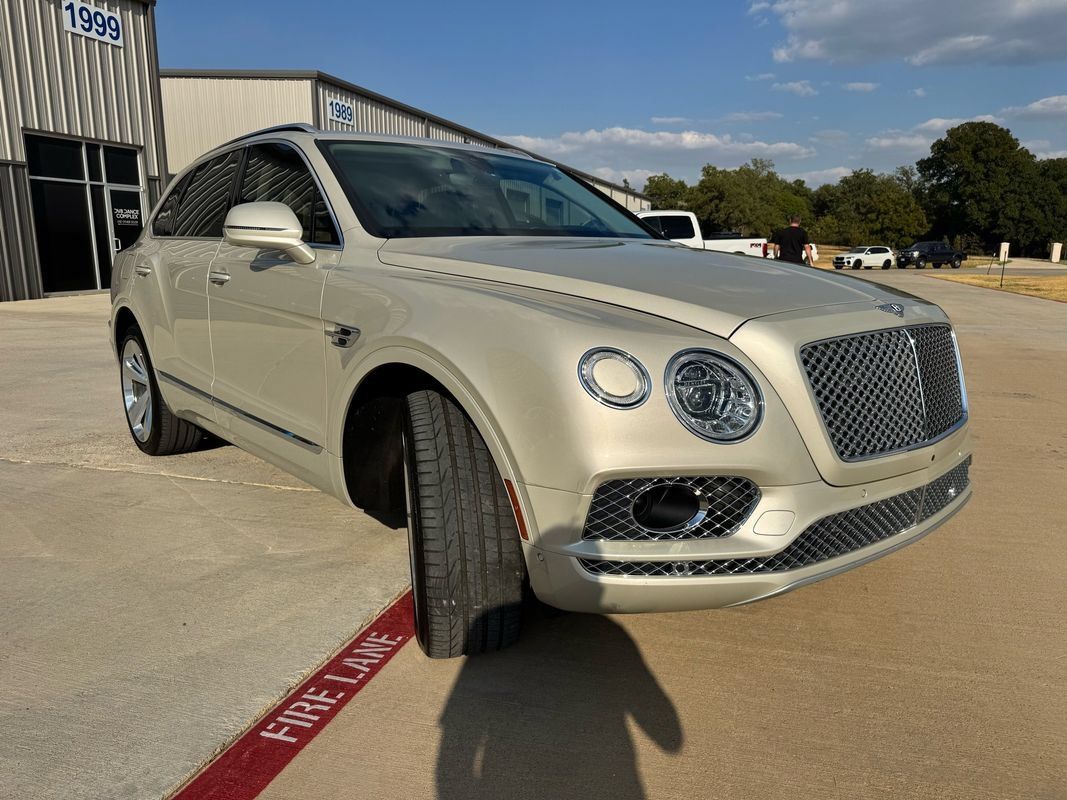 Used 2018 Bentley Bentayga AWD/4WD image 25