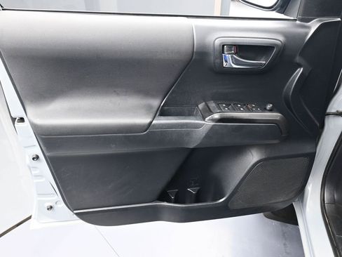 Used 2019 Toyota Tacoma TRD Off-Road image 12