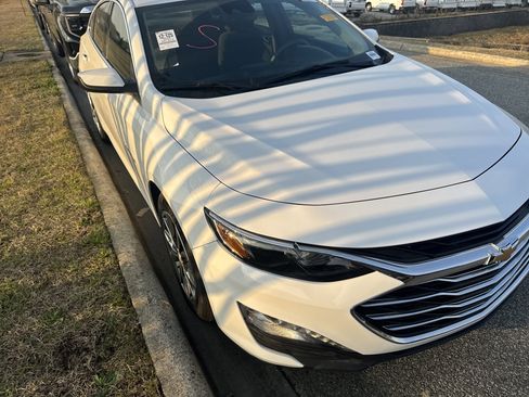 Used 2024 Chevrolet Malibu LT image 2