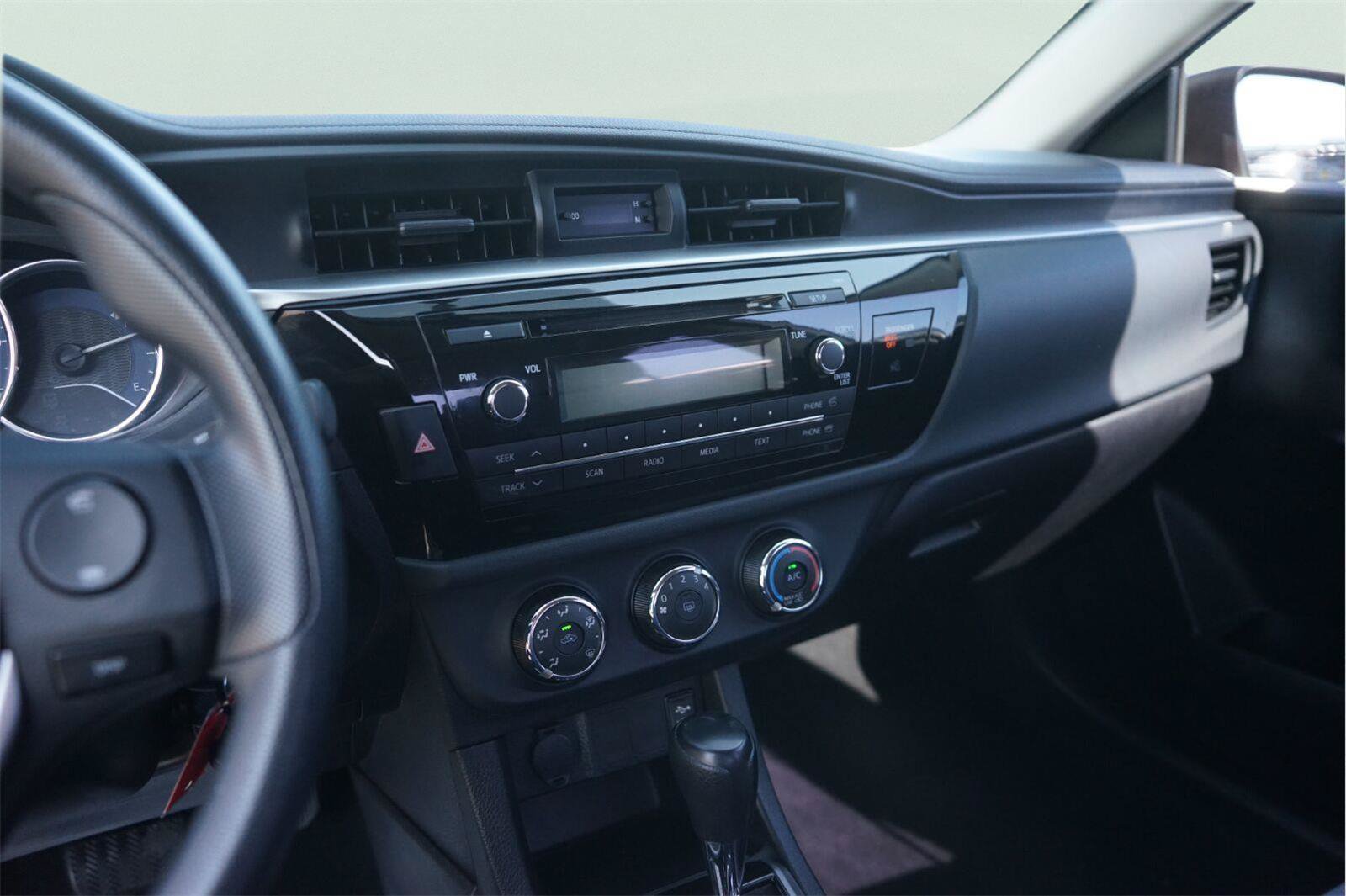Used 2015 Toyota Corolla L FWD image 26