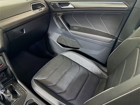 Used 2023 Volkswagen Tiguan SEL R-Line image 23