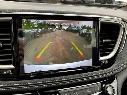 New 2026 Chrysler Pacifica Select image 20