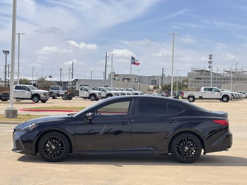 Used 2025 Toyota Camry SE image 7