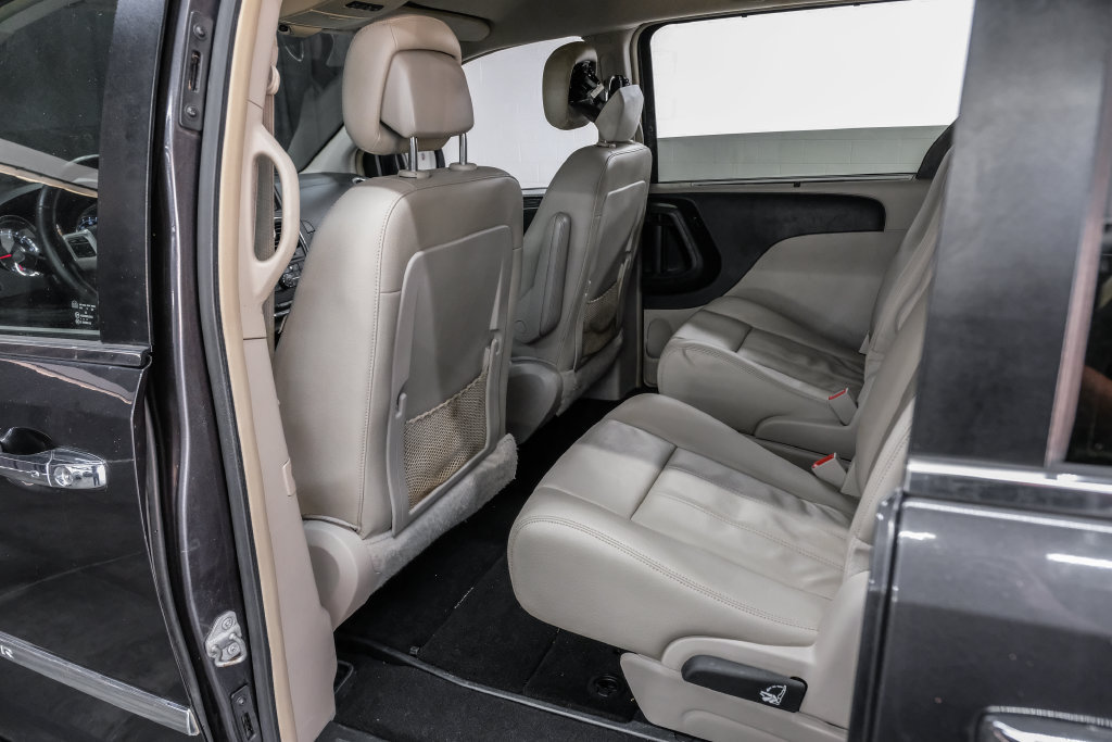 Used 2015 Chrysler Town & Country Touring w/ Driver Convenience Group FWD image 42