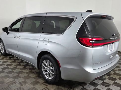 New 2026 Chrysler Pacifica Select FWD image 5