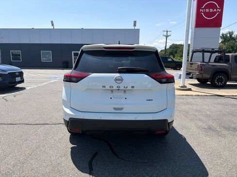Used 2024 Nissan Rogue S AWD/4WD image 7
