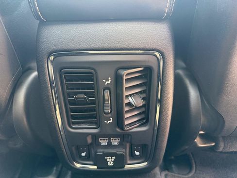 Used 2014 Jeep Grand Cherokee Overland AWD/4WD image 36
