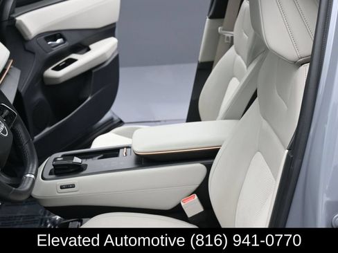 Used 2024 Nissan Ariya AWD image 19