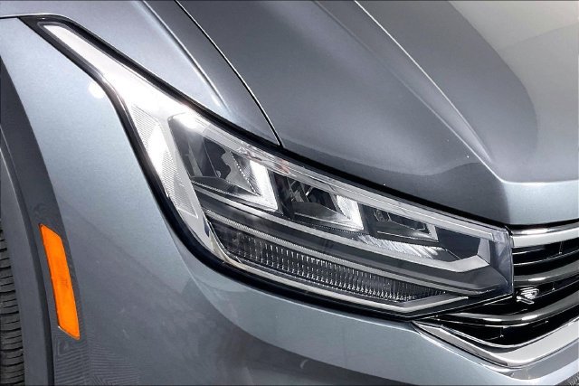 Used 2023 Volkswagen Tiguan SE R-Line FWD image 30