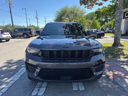 Used 2024 Jeep Grand Cherokee Altitude RWD image 3
