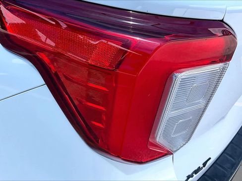Used 2020 Ford Explorer XLT w/ Equipment Group 202A AWD/4WD image 29