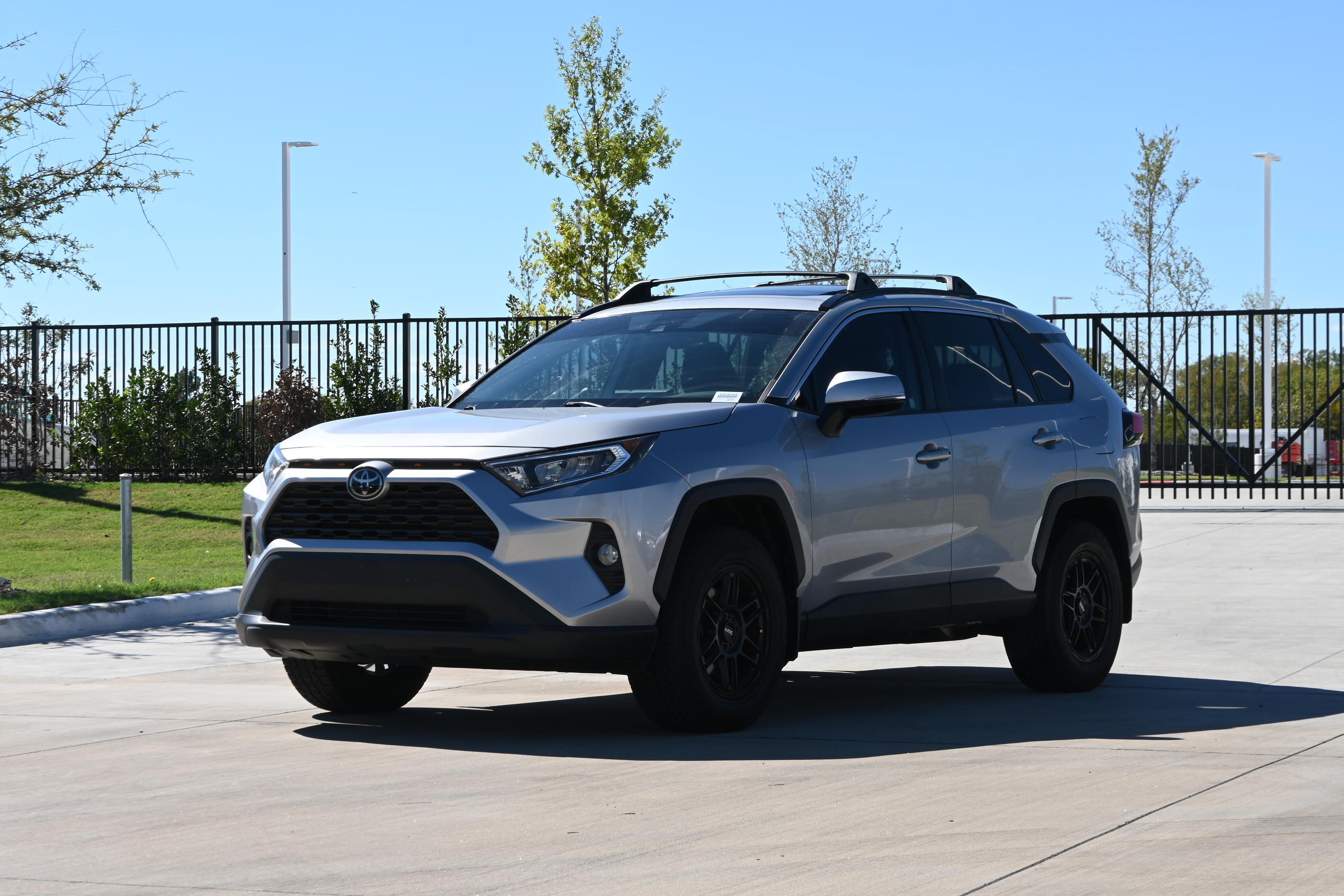 Used 2019 Toyota RAV4 XLE w/ Convenience Package AWD/4WD image 5