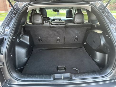 Used 2019 Jeep Cherokee Latitude Plus FWD image 20