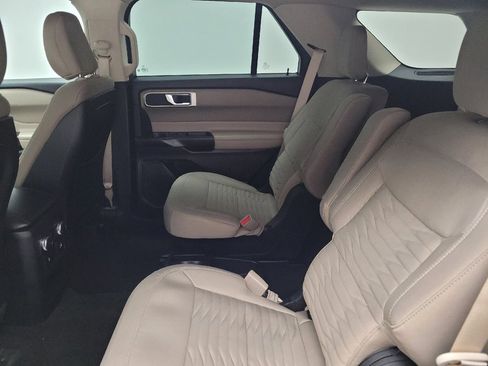 Used 2020 Ford Explorer XLT AWD/4WD image 18