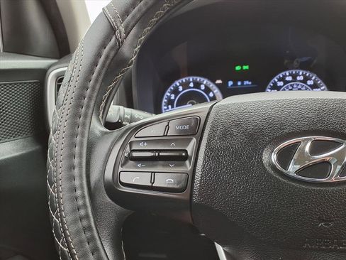 Used 2021 Hyundai Venue SEL image 17