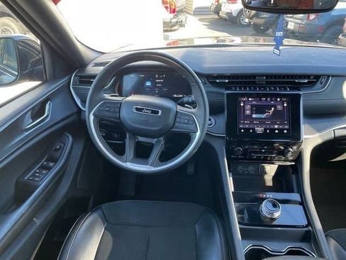 Used 2024 Jeep Grand Cherokee L Laredo image 16