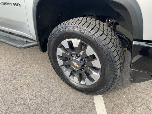 Used 2021 Chevrolet Silverado 2500 Custom w/ Custom Value Package image 5