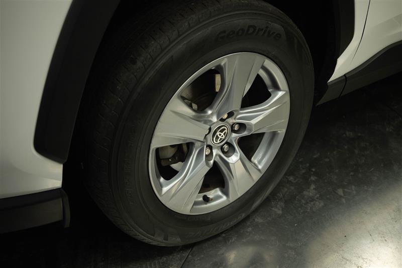 Used 2022 Toyota RAV4 XLE FWD image 4