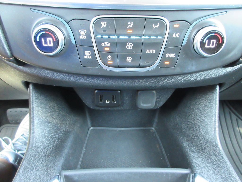 Certified 2019 Chevrolet Traverse LS FWD image 28