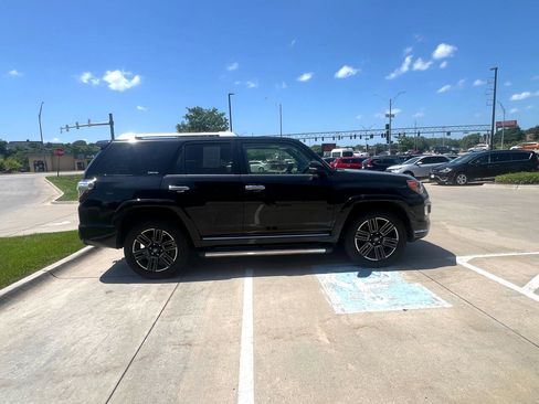 Used 2018 Toyota 4Runner SR5 image 5
