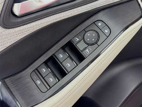 Used 2023 Nissan Rogue SV image 18