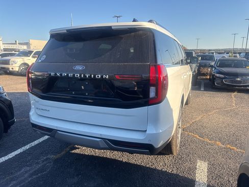 Used 2025 Ford Expedition Platinum w/ Platinum Ultimate Package image 7