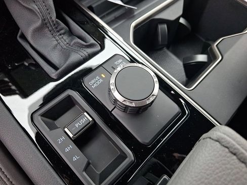 New 2026 Toyota Tundra Limited AWD/4WD image 17